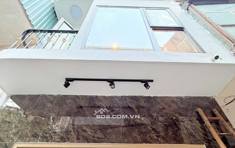 Bán Nhà! Văn Chương. Đống Đa. 27-30m x 4 tầng. Mặt Tiền 5m. Giá bán 7.5 tỷ.